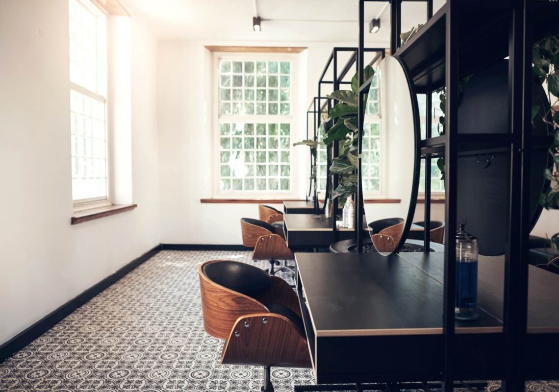 Jak zaaranżować salon fryzjerski w stylu loft?